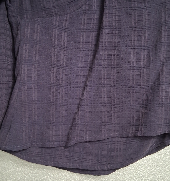 NWT Studio SKB Plum Twisted Neckline Textured Top   Size XS - Picture 8 of 13